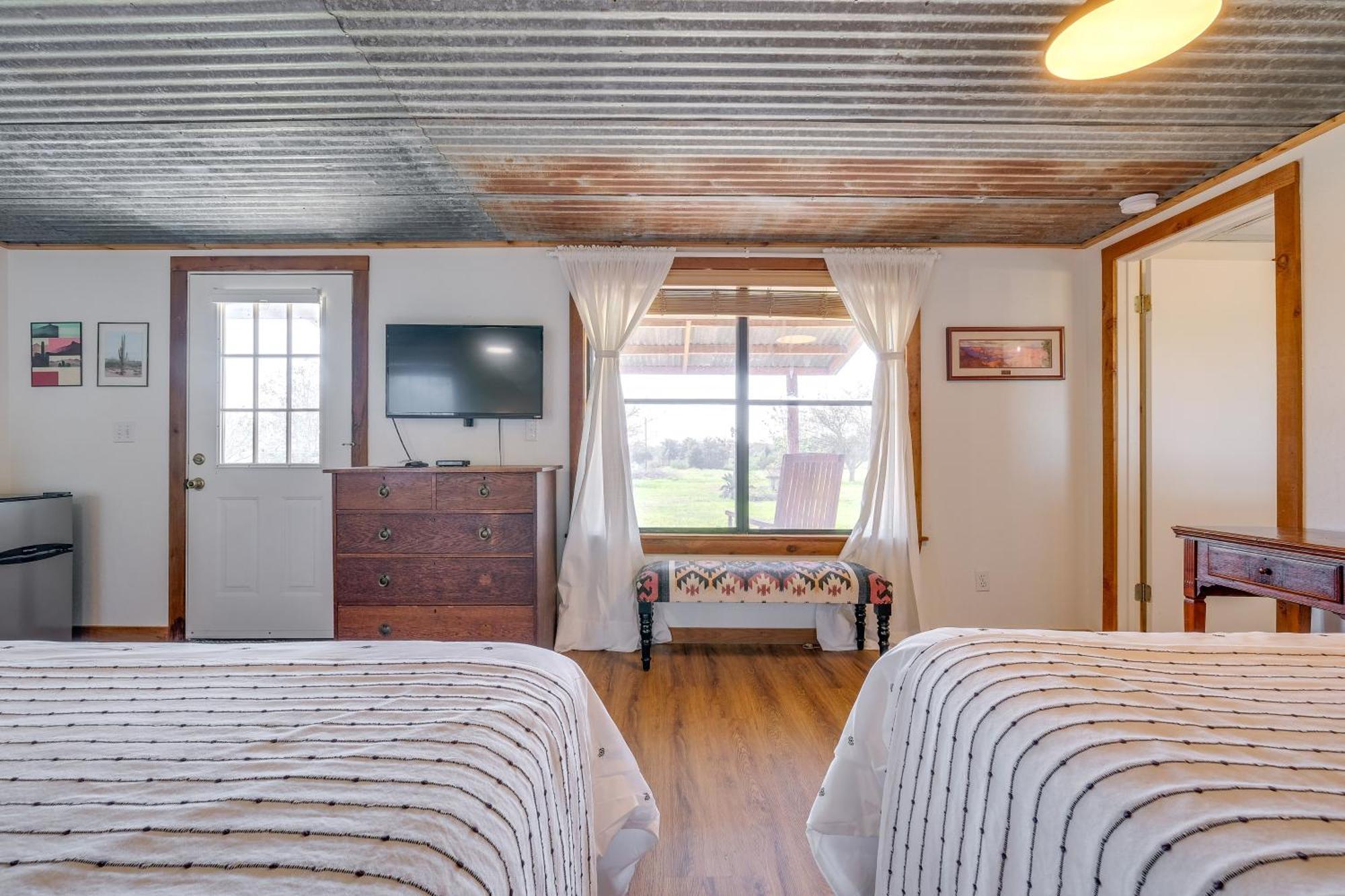 Delightful Carmine Studio On Farm Near Round Top! Exterior foto