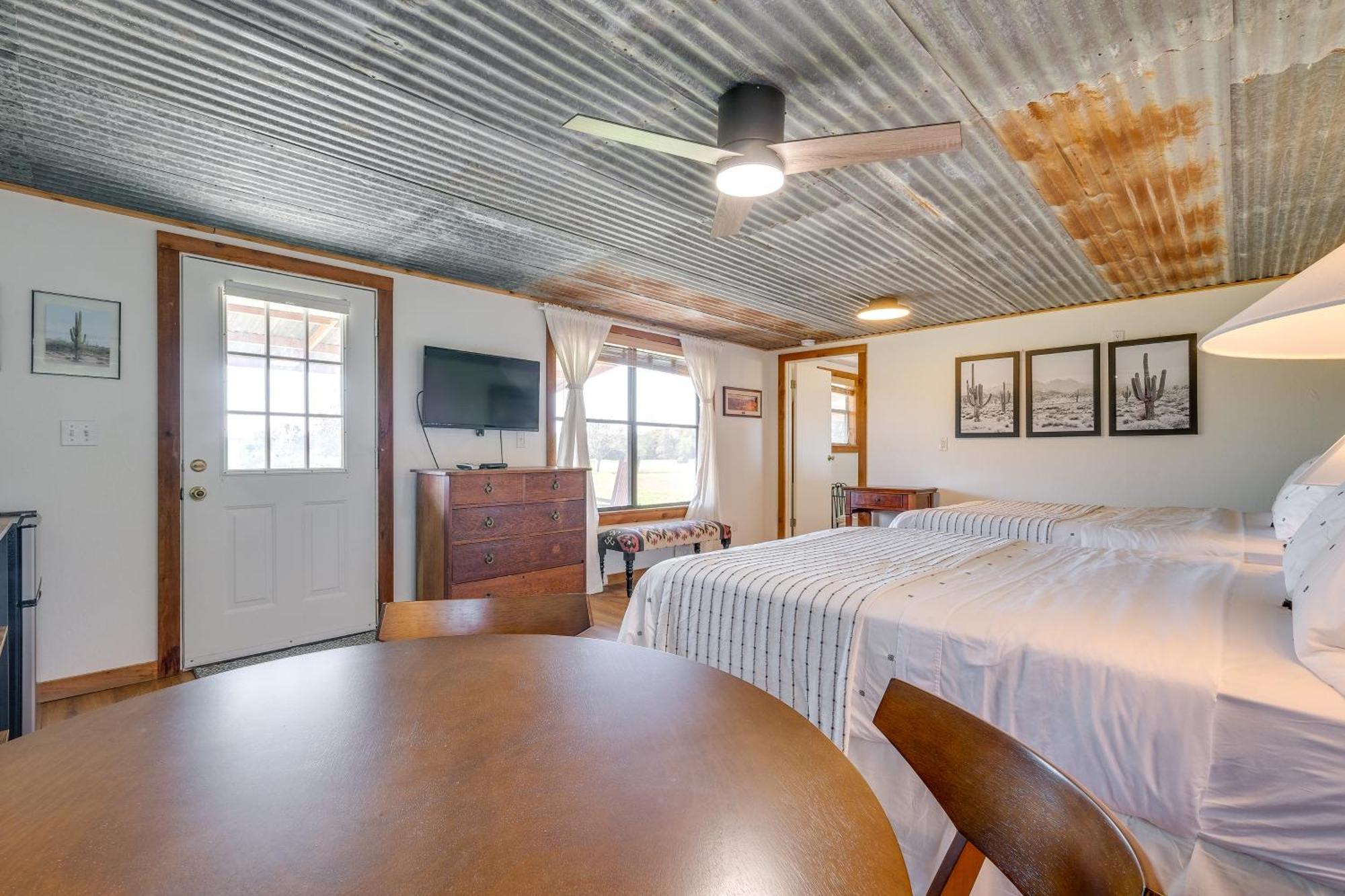 Delightful Carmine Studio On Farm Near Round Top! Exterior foto